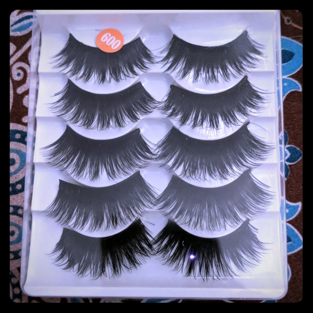 False eyelashes